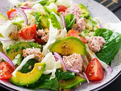 Ensalada con ventresca de atún